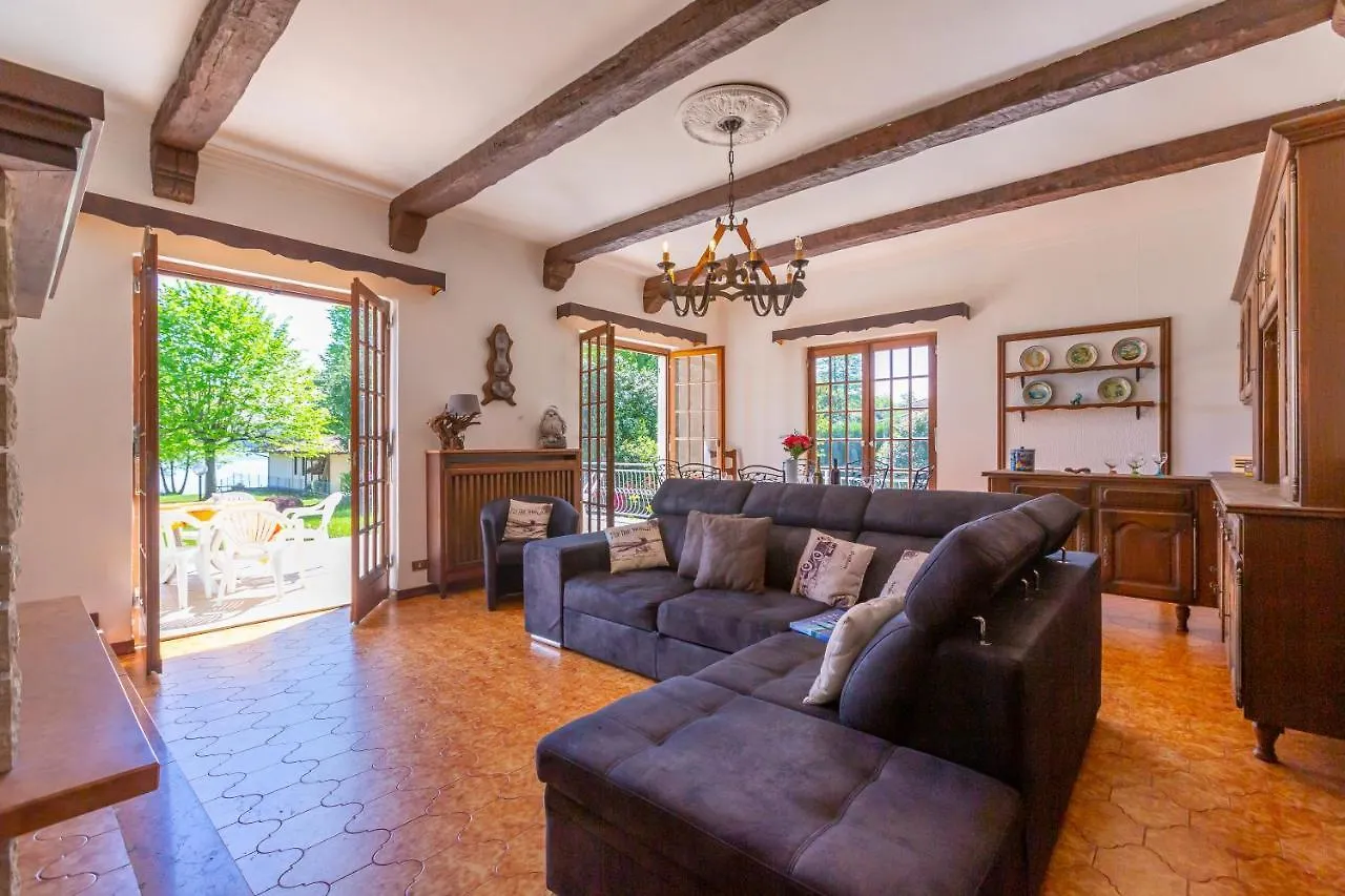 Villa Martine Au Bord Du Lac - Happy Rentals Cadrezzate 0*,  Italy