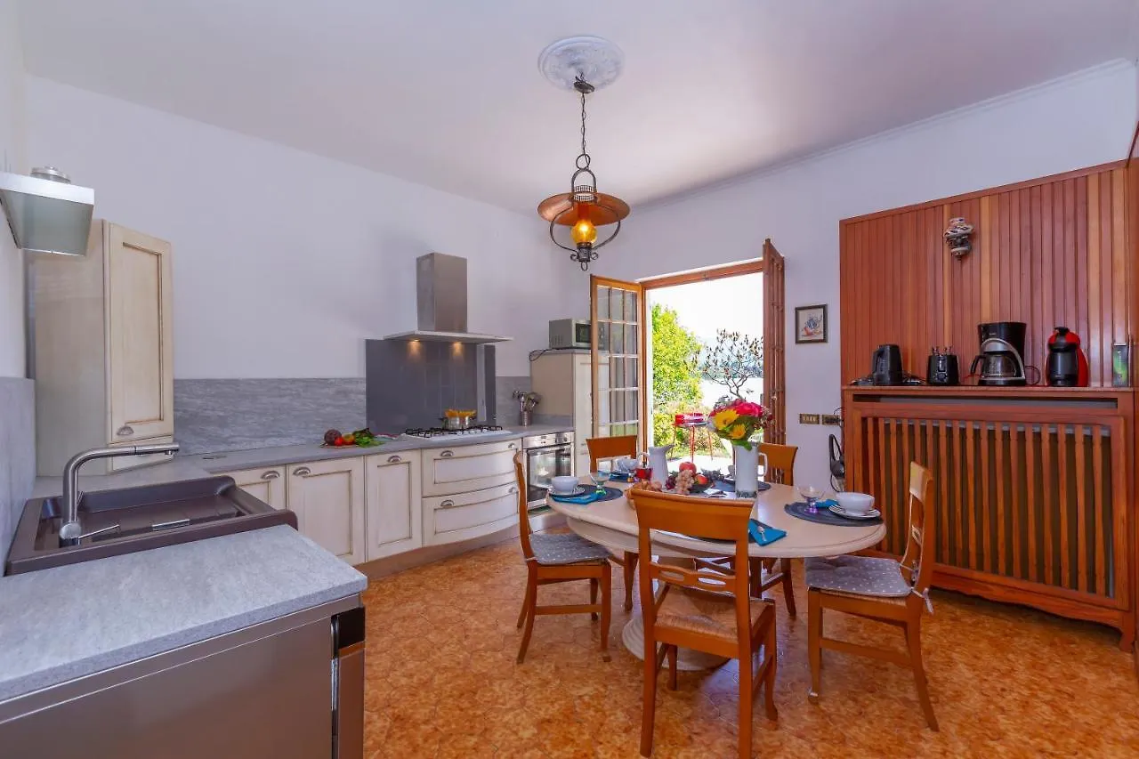 Villa Martine Au Bord Du Lac - Happy Rentals Cadrezzate 0*,