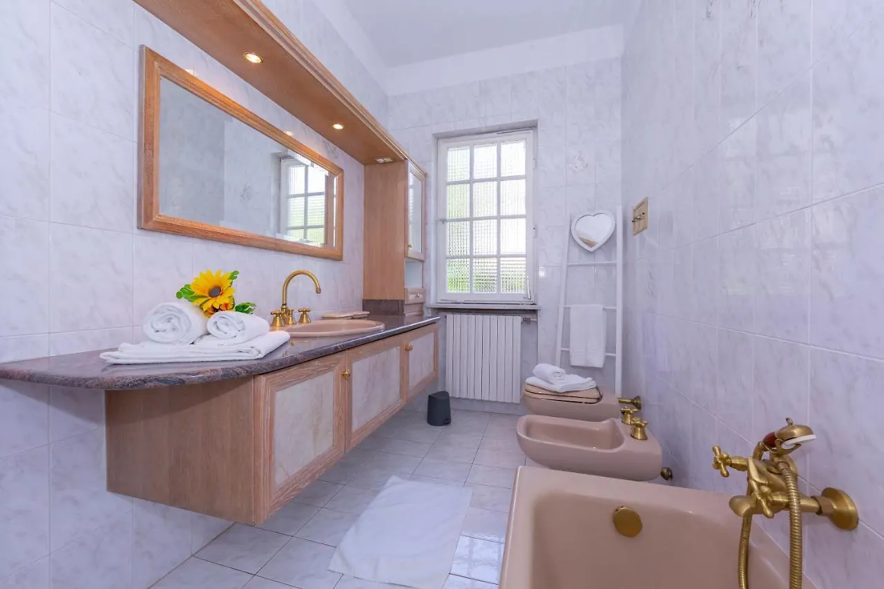 Villa Martine Au Bord Du Lac - Happy Rentals Cadrezzate Italy